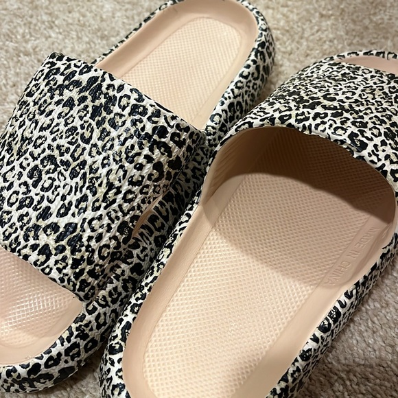 Cheetah print slides - Picture 3 of 3